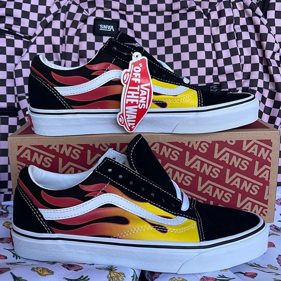 Vans Men’s Old Skool
(Flame)Black/Black/Tr Wht
VN0A38G1PHN
Sneakers - Picture 2 of 16
